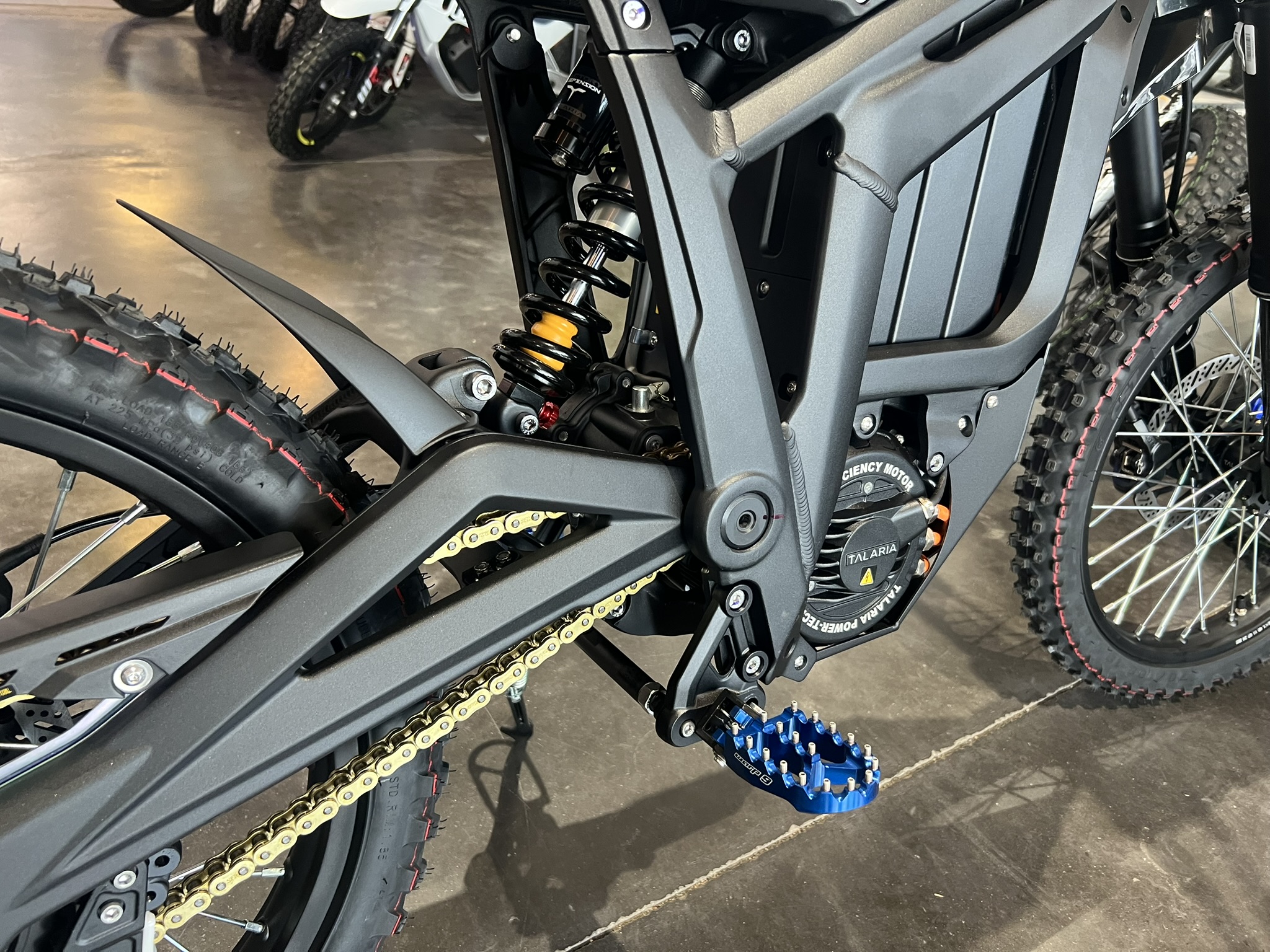 Talaria MX5 Sting Pro -Equipped with Warp9 bars and pegs - Image 5